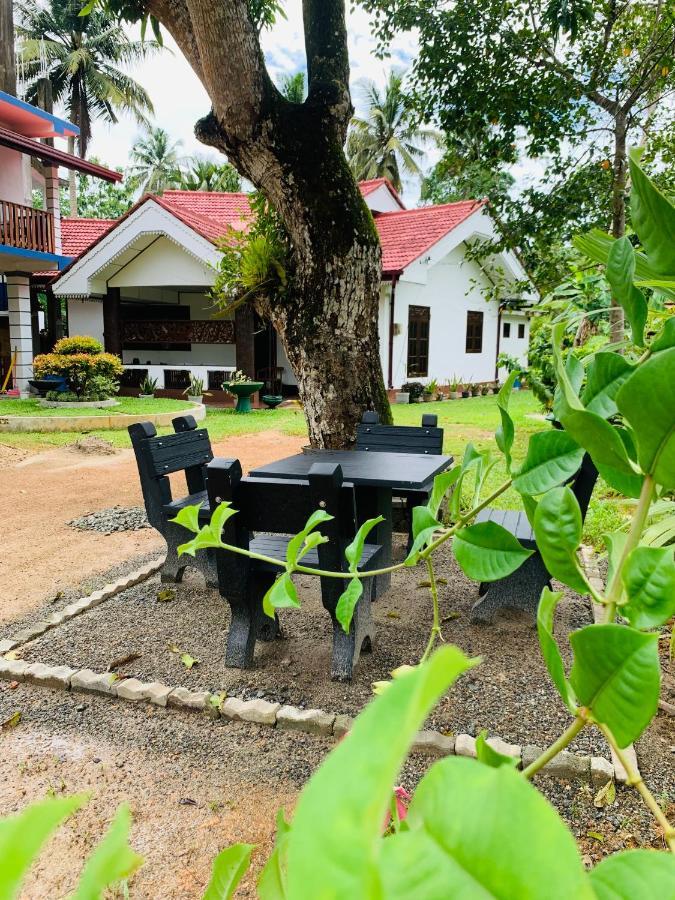 Pearl Gardens Midigama Hotel Luaran gambar