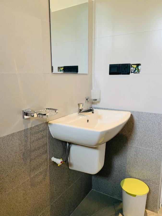 Pearl Gardens Midigama Hotel Luaran gambar